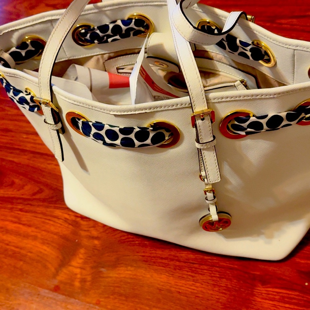 MICHAEL Michael Kors Cream and Gold Elegant Tote